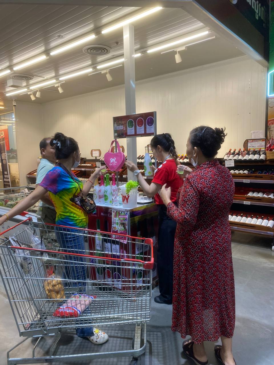 SPY Sparkle Fruit Revolutionizing FMCG Distribution with Da Houg Heng at Makro Cambodia - Image 32